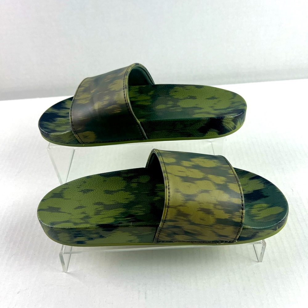 Summer slides size 7 kinda camo